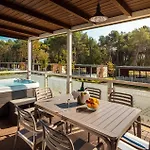 2 Bedroom Awesome Stacaravan In Vabriga مكان تخييم بوريتش