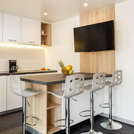 Lovely Stacaravan In Vabriga With Wifi Campingplads