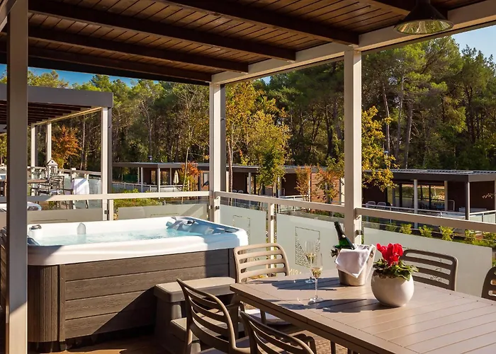 Lovely Stacaravan In Vabriga With Wifi Campingplads Poreč