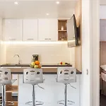 Parque de Campismo 2 Bedroom Awesome Stacaravan In Vabriga Poreč