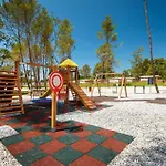 Lovely Stacaravan In Vabriga With Wifi Camping Poreč