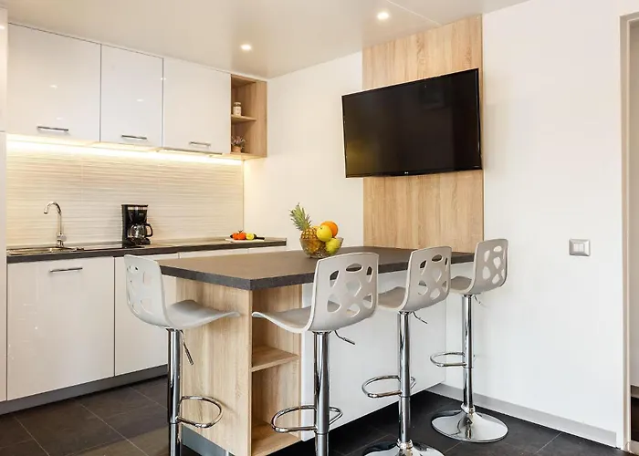 Lovely Stacaravan In Vabriga With Wifi Campsite